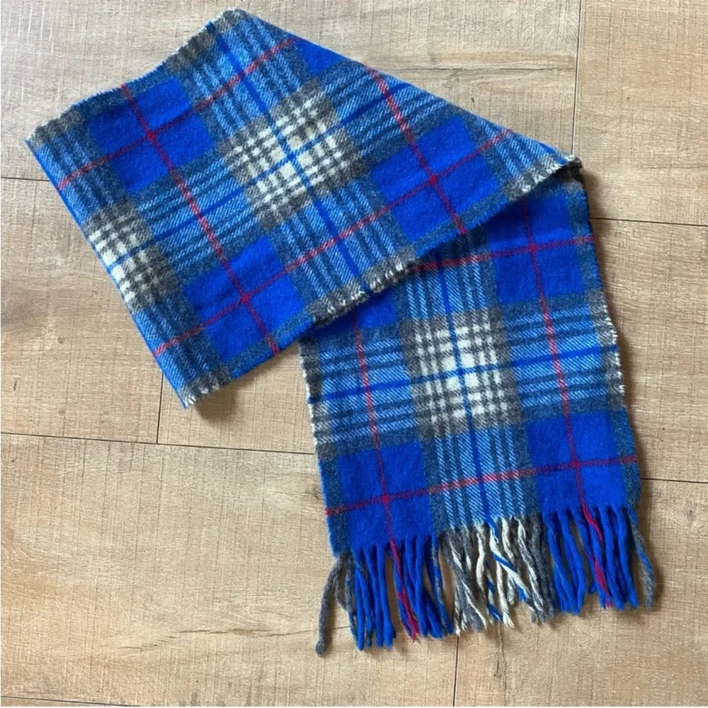 VTG GAP Italian made 100% wool Blue and Gray Plaid Scarf fringe cold weather